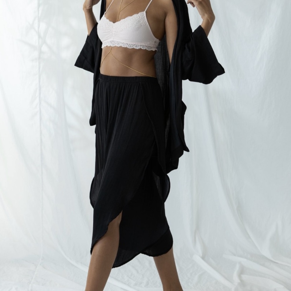 NWT. The V.O.SHE Lola Cropped Pant - from Retort